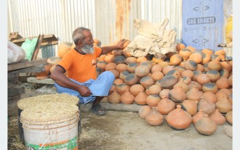 माटाका भाँडाले धानिएको पुस्तैनी जीवन